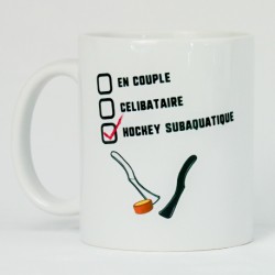 Apportez un bout de votre sport dans votre quotidien avec ce beau mug à l'effigie du hockey sub' 