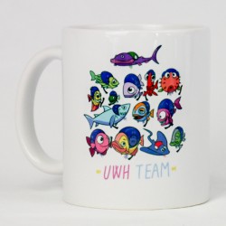 Bring a piece of your sport into your daily life with this beautiful mug featuring underwater hockey