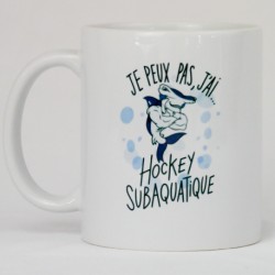 Apportez un bout de votre sport dans votre quotidien avec ce beau mug à l'effigie du hockey sub'